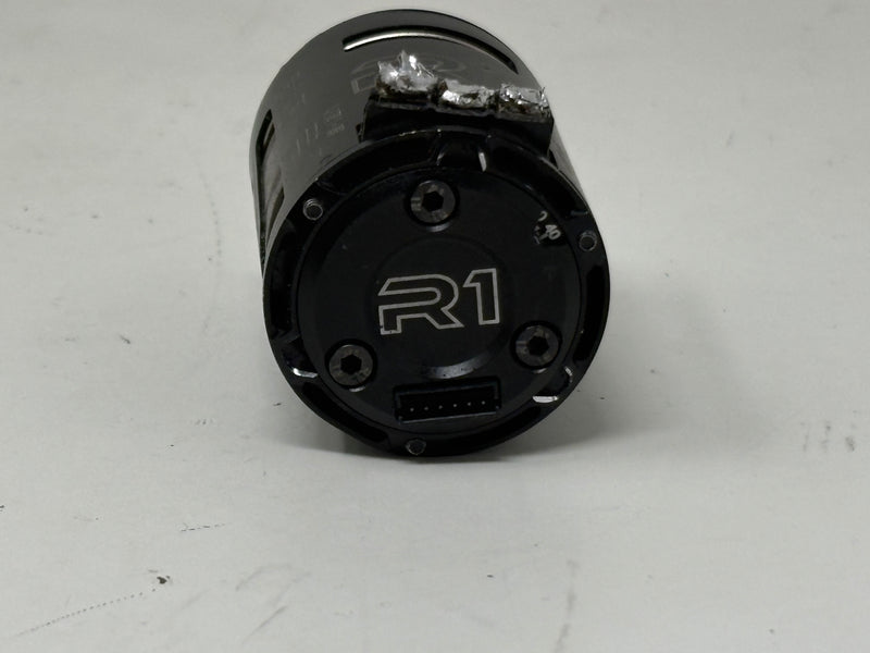 Used R1 21.5 V21S
