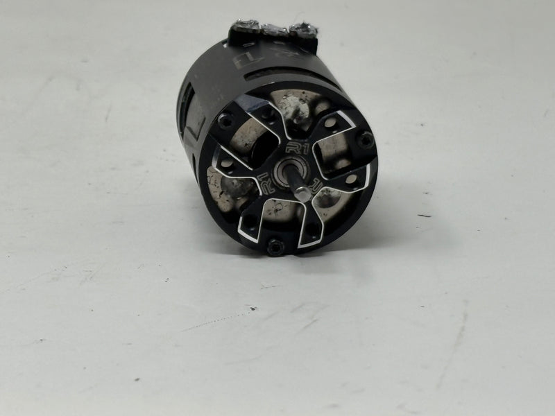 Used R1 21.5 V21S