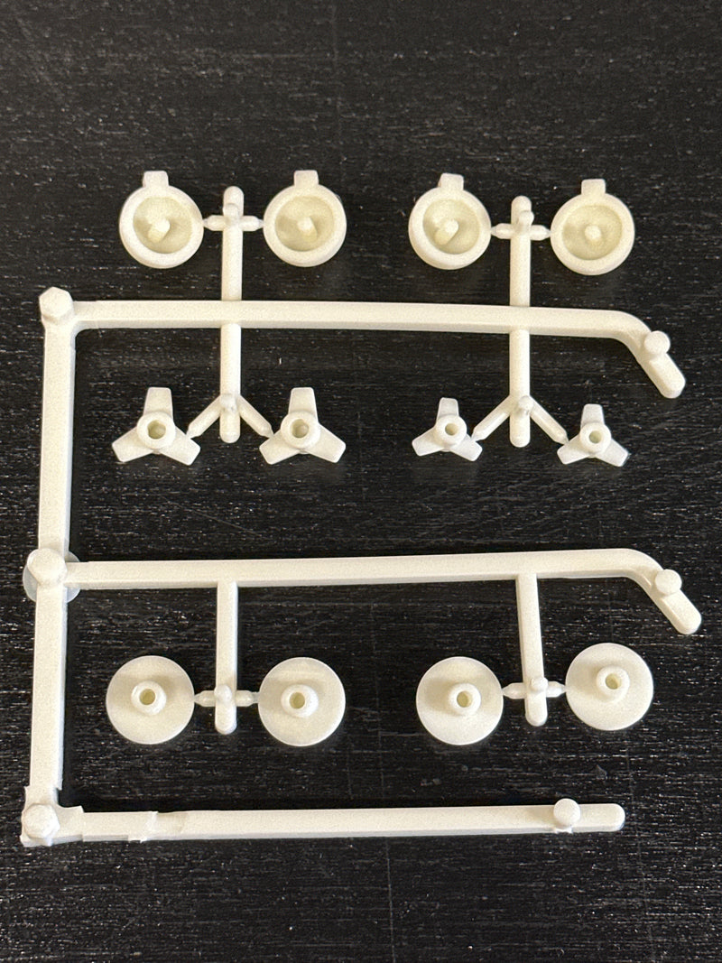 NEW TEAM ASSOCIATED RC10 JAY HALSEY EDITION Plastic wheel nuts and light buckets
