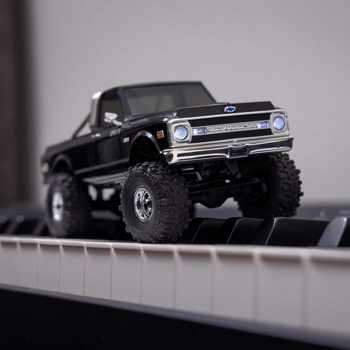 AXI-2260T AXIAL 1/30 SCX30 Chevrolet K10 4X4 RTR Brushed Rock Crawler (Battery & Charger Included)