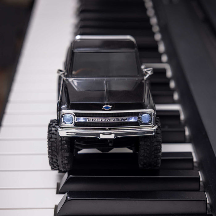 AXI-2260T AXIAL 1/30 SCX30 Chevrolet K10 4X4 RTR Brushed Rock Crawler (Battery & Charger Included)