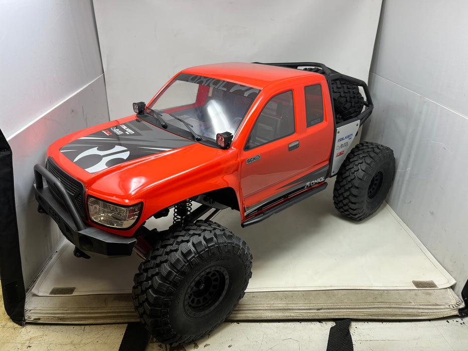 AXI05001T Axial 1/6 SCX6 Trail Honcho 4X4 Rock Crawler RTR (Red) Used but like new.