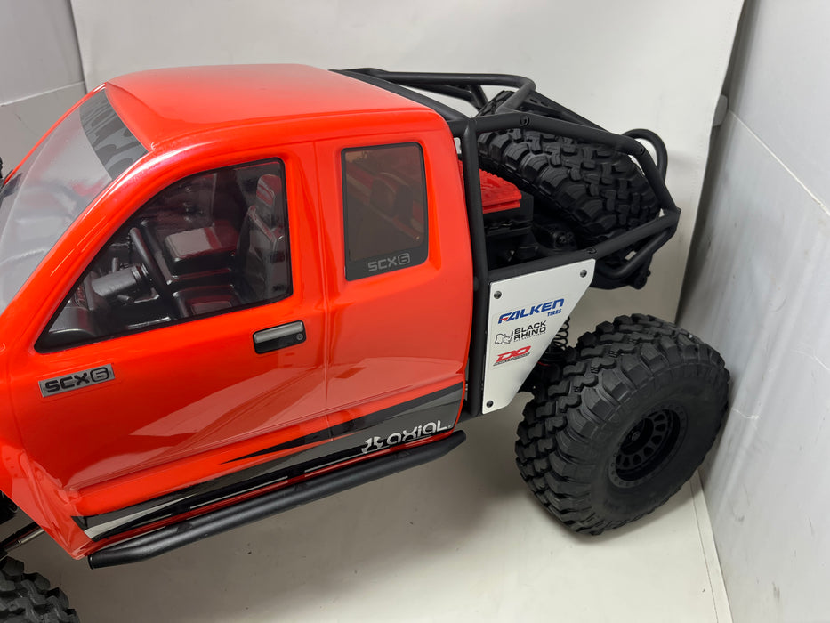 AXI05001T Axial 1/6 SCX6 Trail Honcho 4X4 Rock Crawler RTR (Red) Used but like new.