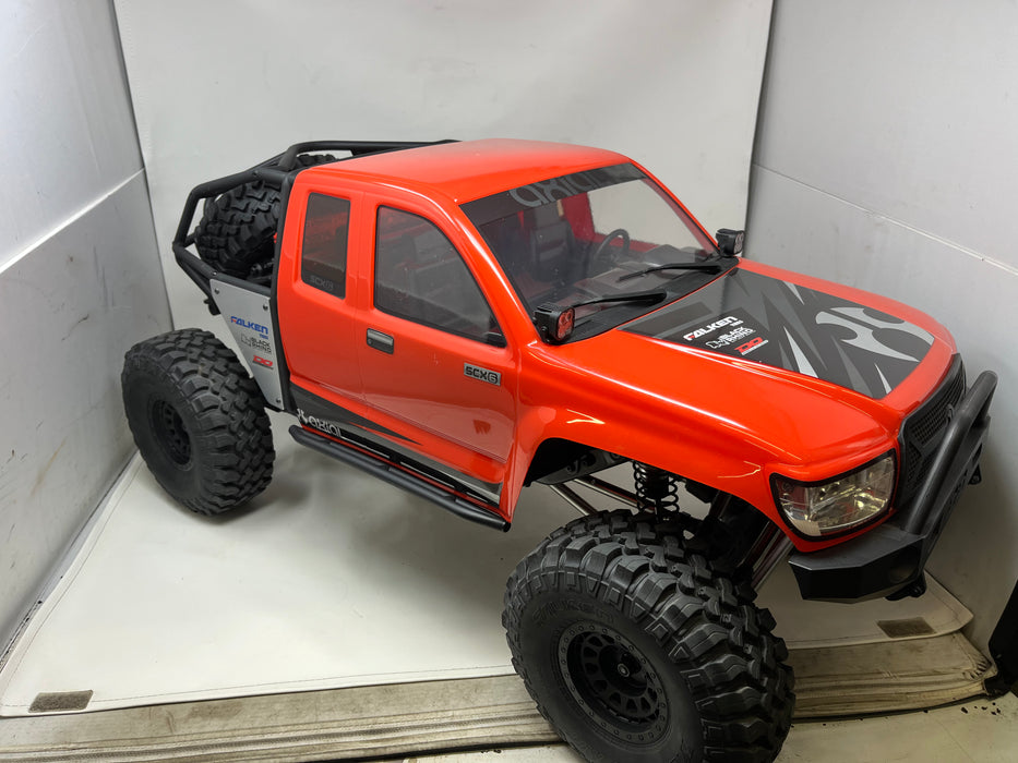 AXI05001T Axial 1/6 SCX6 Trail Honcho 4X4 Rock Crawler RTR (Red) Used but like new.