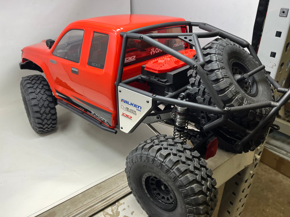 AXI05001T Axial 1/6 SCX6 Trail Honcho 4X4 Rock Crawler RTR (Red) Used but like new.