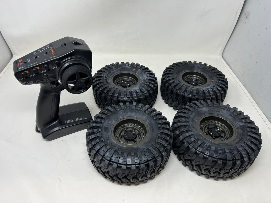 AXI05001T Axial 1/6 SCX6 Trail Honcho 4X4 Rock Crawler RTR (Red) Used but like new.