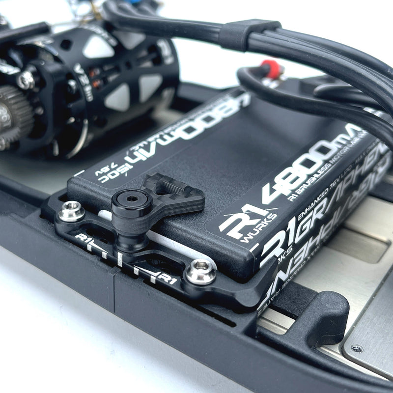900104 R1WURKS (B7 Series) Battery Mount Set
